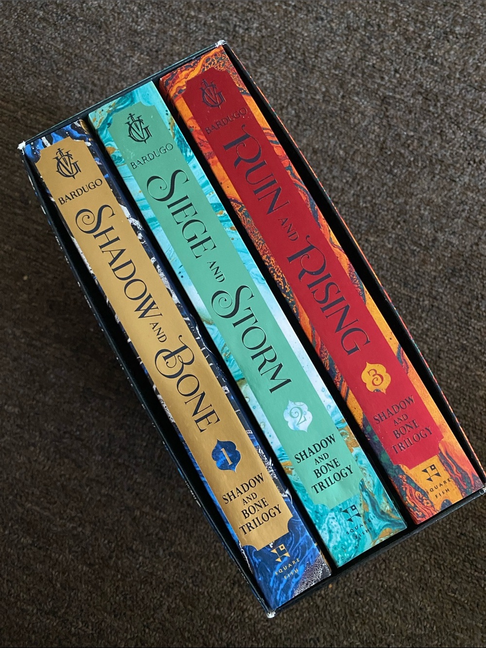 BRAND NEW SHADOW AND BONE BOOK TRILOGY SET!!